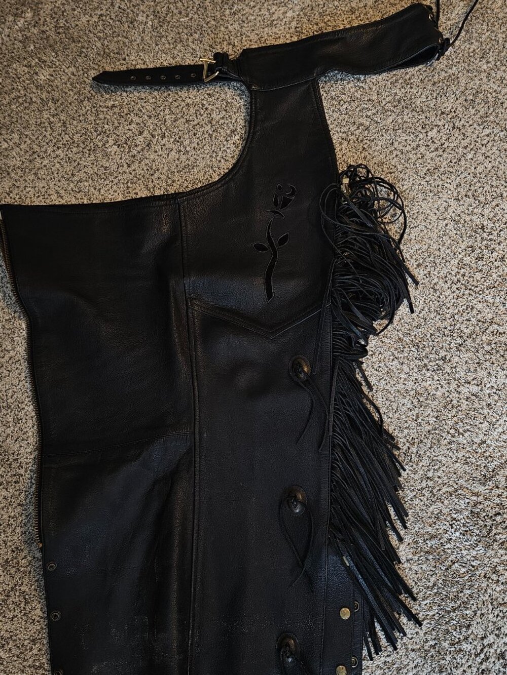 LADIES LEATHER FRINGED, EMBELLISHED CHAPS SIZE S  {108-2}